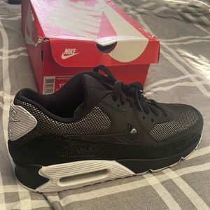 Women’s Nike Air Max 90 premium
